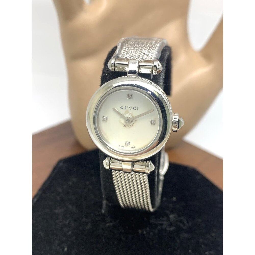 Gucci Women's Watch YA141504 Swiss Quartz Mother of Pearl Dial Silver Steel 22mm